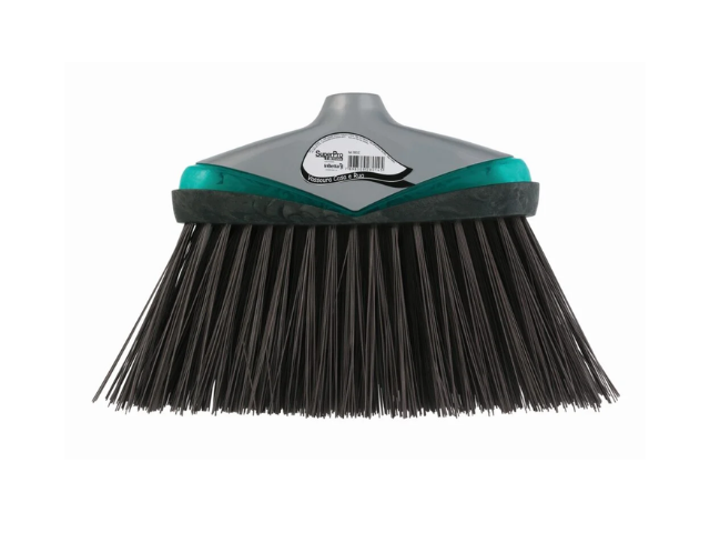 Vassoura Reforçada Rígida Casa/Rua com Cabo Bettanin